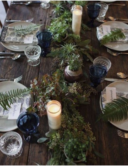 Bougie blanche dans récipient en verre