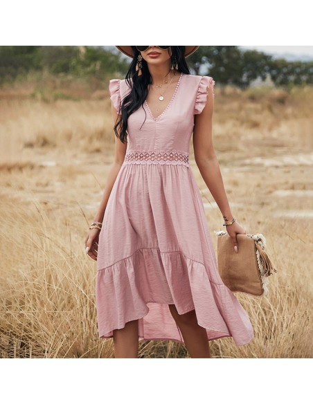 Rosa Kleid mit gehäkelter Spitzenrüsche und V-Ausschnitt