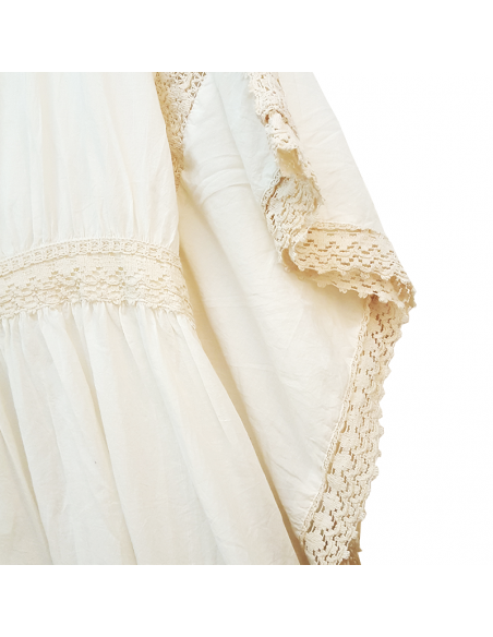 Robe longue beige à dentelle style caftan boho