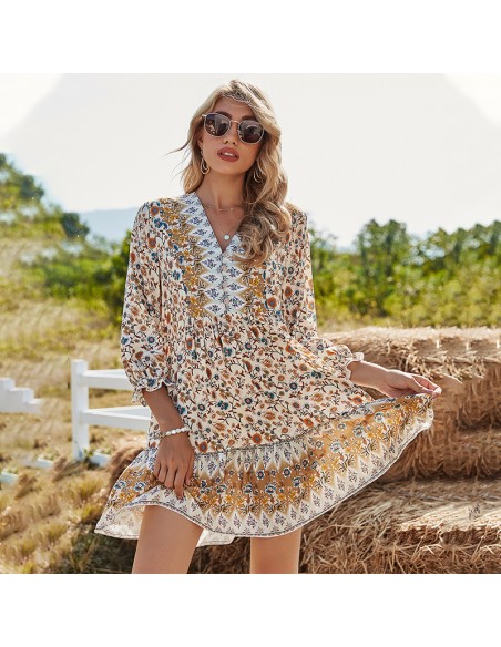 Robe courte fleurie en rayonne matière tendance et responsable