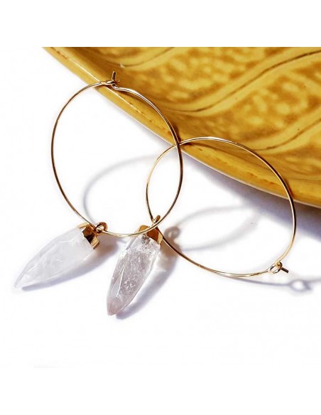 Boucles d'oreilles anneaux dorées avec pointe en cristal de roche