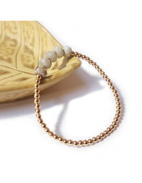 Bracelet with golden beads and faceted white jasper