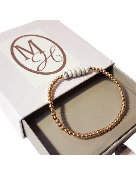 Bracelet with golden beads and faceted howlite