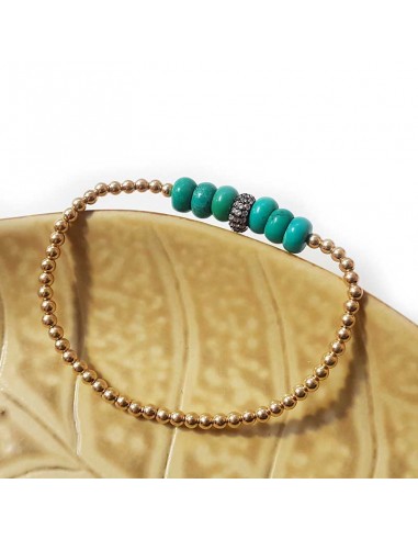 Armband mit runden goldenen und türkisfarbenen Perlen.