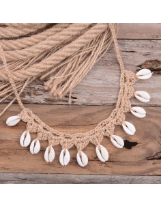 Collier en macramé avec coquillage cauris beige