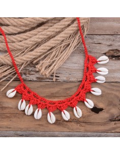 Macrame ketting met rode cowrie schelpen