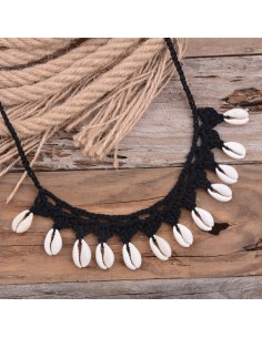 Collier en macramé avec coquillage cauris noir