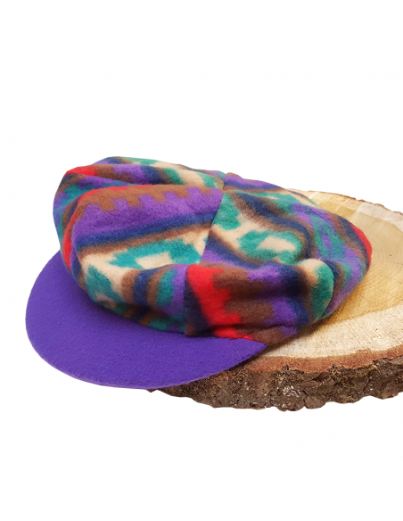 Women's beret with geometric purple pattern