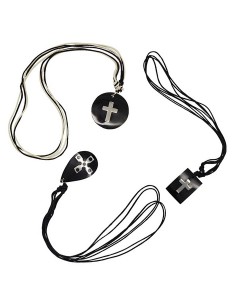 Cross pendant necklace