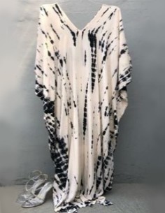 Witte lange jurk met zwart patroon caftan stijl boho