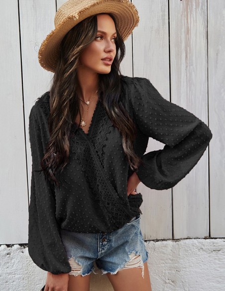 Schwarze Baumwollbluse mit gestickten Punkten und Spitze