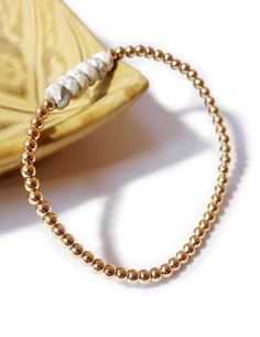 Armband met gouden kralen en facetgeslepen howliet