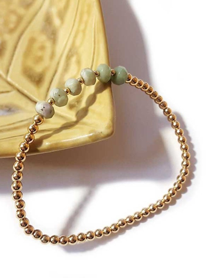 Bracelet à petites perles dorées et jaspe