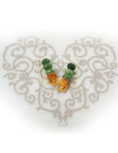 Boucles d'oreille pendantes jade facetté et chips dorés