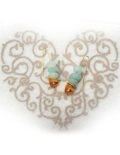 Hängende Ohrringe aus facettierter blauer Jade und vergoldeten Chips