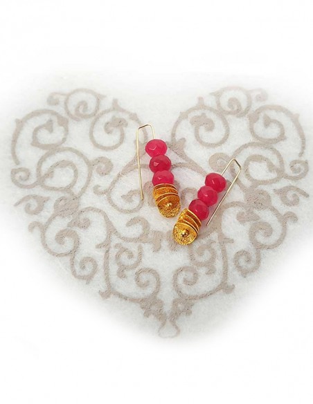 Boucles d'oreille pendantes jade rose facetté et chips dorés