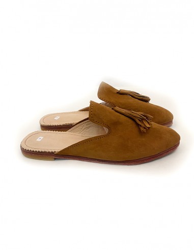 Suede moccasin sandal with brown pompom Kamel