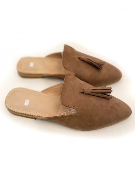 Suede moccasins with taupe pompon