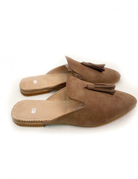 Mules mocassins en daim avec pompon taupe