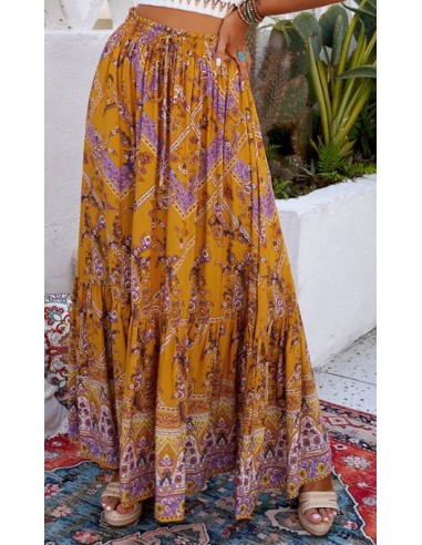 Langer floraler Rock im Boho-Chic-Stil