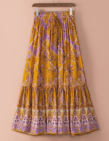 Langer floraler Rock im Boho-Chic-Stil