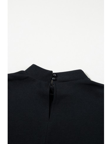 Robe Noire à Manches Volantes et Col Rond – Élégante et Confortable