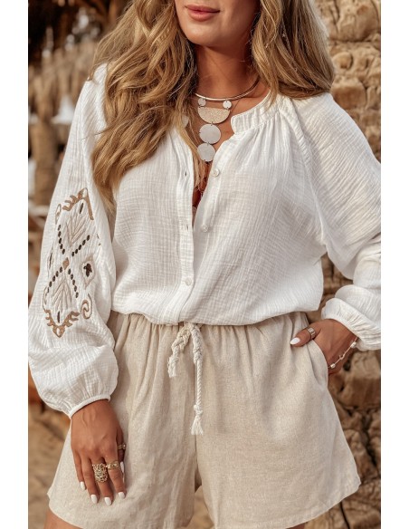 Witte Getextureerde Geborduurde Knopsluiting Blouse – Elegantie en Comfort