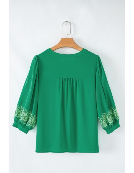Elegante groene blouse met bloemborduursel en uitgesneden V-hals, 3/4 mouwen