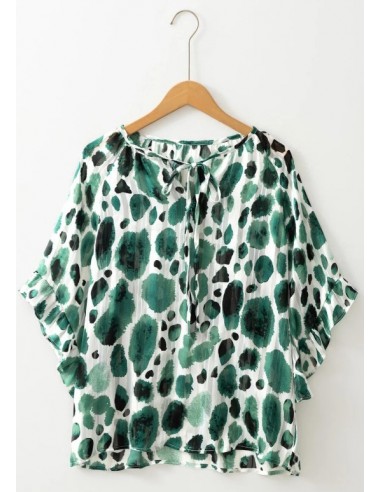 Blouse verte plissée à manches volantes et accents métalliques