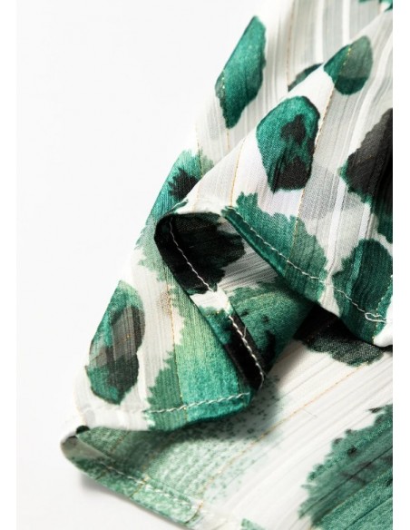 Blouse verte plissée à manches volantes et accents métalliques