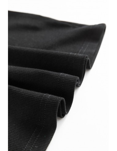 Blouse Noire à Manches Volantées en Similicuir – Chic & Élégance