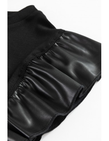 Blouse Noire à Manches Volantées en Similicuir – Chic & Élégance