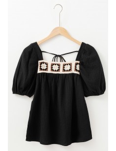 Zwarte Blouse met Vierkante Halslijn en Bloemhaak – Elegant en Vrouwelijk