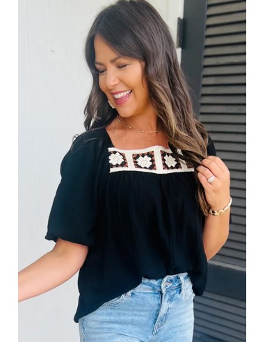 Schwarze Bluse mit Quadrat-Ausschnitt und Blumengarn – Elegant und Feminine